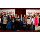 Diez y Bono, en el centro, junto a los miembros de la candidatura al Ayuntamiento y los aspirantes a revalidar las pedanías.