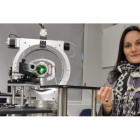 La investigadora leonesa Carmen Sánchez Valle en el laboratorio del prestigioso Instituto Federal de Tecnología Suizo, en Zúrich.