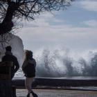 Las olas baten en Camp de Mar.