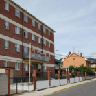 Imagen exterior del cuartel de la Guardia Civil de Fabero.