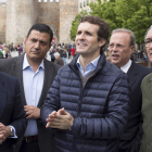 Pablo Casado acompañado por los candidatos abulenses del PP. RAÚL SANCHIDRIÁN