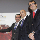 Francisco Javier García, alcalde de Sabero, Ángel Colín y Javier Guillén podrían volver a repetir esta imagen de 2014.