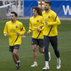 Xavi, Puyol y Piqué, en un entrenamiento con el Barça.