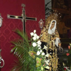 La Virgen de la Soledad, durante el besamanos de ayer.