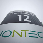 Vista del logotipo de la farmacéutica alemana Biontech en su sede de Mainz, Alemania. RONALD WITTEK
