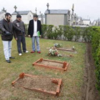 Los últimos enterramientos en el cementerio musulmán marcados por ladrillos.