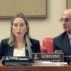La ministra de Fomento, Ana Pastor, ayer, en el Congreso, al inicio de la Comisión de Infraestructuras.