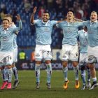 Los jugadores del Celta celebran la victoria ante el Atlético.