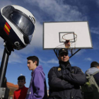 El patio del Instituto se convierte en el escenario de las demostraciones de las diferentes unidades policiales y de la Guardia Civil.