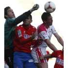 La dolencia de Bardal no debe impedirle jugar en Gijón.