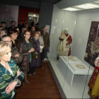 Imagen del público el día de la inauguración de la nueva exposición del Mitle en abril de 2013.