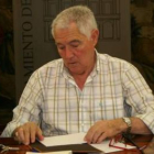 Enrique Gil, en la foto, conversó el lunes con Domingo Cueto.