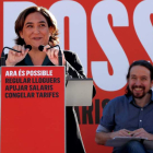 Colau e Iglesias durante el acto de ayer en Barcelona. A. ESTÉVEZ