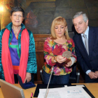 Ángeles Fernández, Isabel Carrasco y Emilio Gutiérrez.