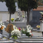 Vista general del aspecto que presentaba ayer gran parte del cementerio de León, en la celebración d