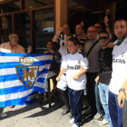 Aficionados de los dos equipos, tras el sorteo.