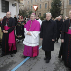 Ménedez (2i) y Lorenzo (1d) caminan junto al nuncio y el arzobispo de Oviedo.