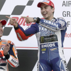 Jorge Lorenzo, primero, y Márc Márquez, segundo, en el podio.