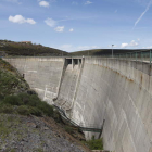 Imagen de archivo del embalse de Villagatón, cuyas obras finalizaron en 1989 y aún no ha entrado en servicio. JESÚS