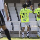 Los jugadores de la Deportiva celebran el tanto de Yuri que adelantaba a los blanquiazules.