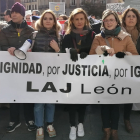 Letrados judiciales de León, en la manifestación de esta mañana en Madrid. DL