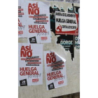 Mensaje de llamada a la huelga general en edificios de León.