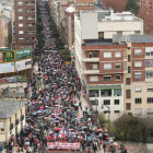 La cola de la manifestación se perdía en el horizonte cuando la cabeza alcanzaba la glorieta de Correos. L DE LA MATA