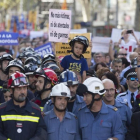 Miembros del cuerpo de bomberos en la manifestación