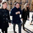 Margarita Torres, junto a Mañueco, tras ser nombrada candidata al Ayuntamiento de León. RAMIRO