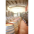 Las bodegas para las que trabaja Ossorio usan depósitos pequeños.