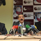 José Manuel Casado, Agustín Flórez y Miguel Ángel González, ayer en el CEL.