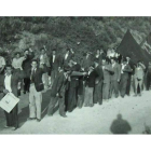 Imagen histórica de vecinos de Bembibre celebrando el 1 de mayo de 1936.
