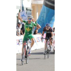 Arturo Mora vence en el sprint de Cembranos al ruso Vladimir Shschekunov.