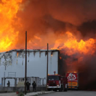 Incendio en el polígono industrial de Riego de la Vega
