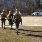En las labores de extinción participan la Brif de Tabuyo, en la imagen, un técnico, dos agentes medioambientales, tres cuadrillas de tierra, una brigada helitransportada, un helicóptero y un avión anfibio. DL
