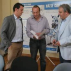 El gerente de la SDP, ayer junto a dirigentes de La Cebra.