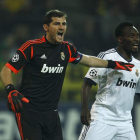 Casillas y Essien, en el partido ante el Dortmund.