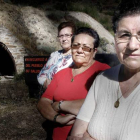 Aurora, Rosa y Josefa Viloria, tres hermanas de Santa Marina de Torre que trabajaron en las minas en los años 50. Entraron con 14 años y salieron al casarse.
