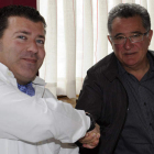 El presidente de la Cultural, Javier Baena, y el de La Virgen, David Fernández, compartieron ayer una comida de hermandad.