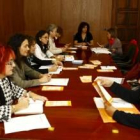 La comisión, instantes antes de comenzar la reunión que se celebró ayer en San Marcelo