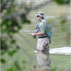 Disfrutando de una tarde de pesca en el río Órbigo.