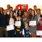 Foto de familia de los dirigentes de la Diputación con los premiados en la feria de Productos de León.