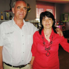 Anolonov y Stoynova, en el bar que regentan.