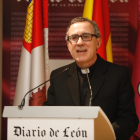 El vicario de la Diócesis de Astorga, Javier Gay, durante su intervención en el congreso sobre el Sur de León.