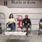 Francisco Gómez, alcalde de Sena de Luna; la periodista Pilar Infiesta; Carmen Mallo, alcaldesa de Murias de Paredes y Emilio Orejas, alcalde de Valdelugueros, en la mesa de debate del Congreso de Diario de León.