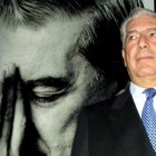 Una imagen antigua de Mario Vargas Llosa en una conferencia en México.