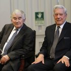 Antonio Gamoneda con Vargas Llosa.