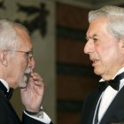 Luis Mateo Díez con Vargas Llosa.