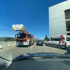 Bomberos en el Hospital de León.