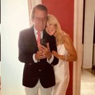 Carmen Lomana oficializa en Instagram su relación con Antonio Gutiérrez con una foto de pareja: “Volviendo de una cena… fotos delante del espejo, mucha alegría y felicidad."
